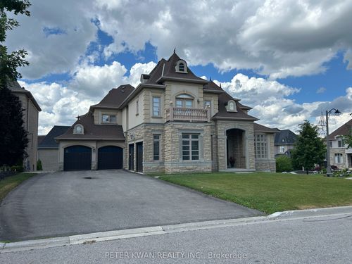 123 Carisbrooke Cir, Aurora, ON, L4G0K4 | Card Image
