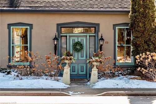 42 Melville St, Dundas, ON, L9H1Z8 | Card Image