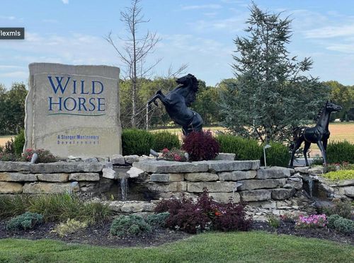 2050 N Silver Charm Ave, Springfield, MO, 65802-6077 | Card Image