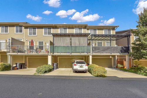 21136 80a Ave, Langley, BC, V2Y0J5 | Card Image