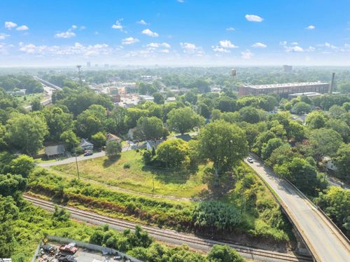 1 Bryant St, Greenville, SC, 29611-4631 | Card Image