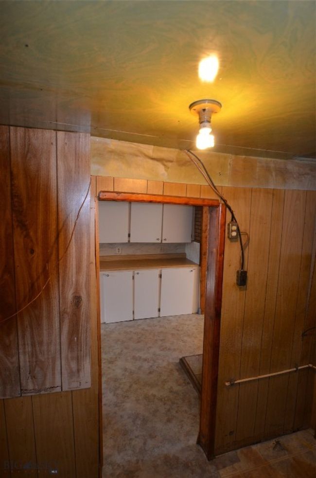 Upstairs closet | Image 23