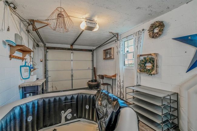 Garage | Image 40
