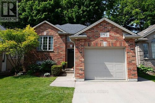 92 Ridge St, Strathroy, ON, N7G4K1 | Card Image