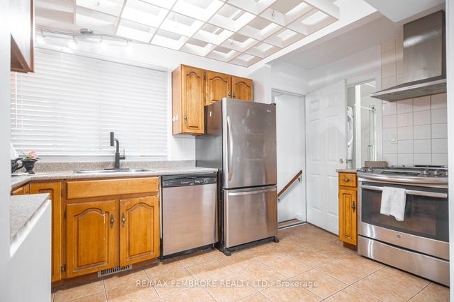 84 Frontenac Cres, House other with 5 bedrooms, 3 bathrooms and 4 parking in Deep River ON | Image 9