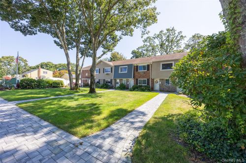 7-40 W 4th St, Patchogue, NY, 11772-2123 | Card Image