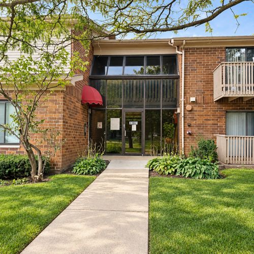 105-33661 Royal Oak Ln, Grayslake, IL, 60030-1892 | Card Image