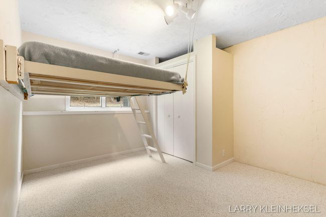 569 Appletree Dr, Condo with 3 bedrooms, 2 bathrooms and null parking in Holland MI | Image 27