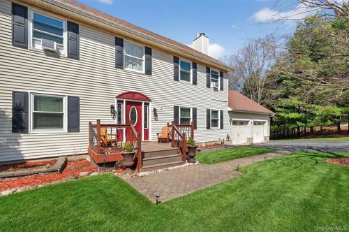 9 Megan Ln, Campbell Hall, NY, 10916-3318 | Card Image