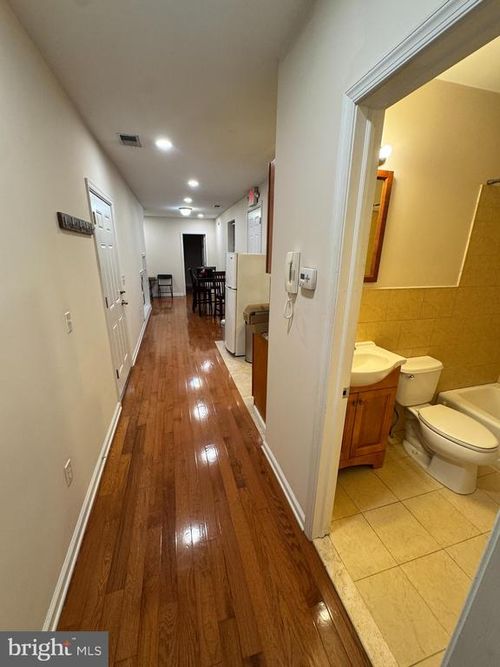 fl-2nd-827 Reed St, PHILADELPHIA, PA, 19147-5711 | Card Image