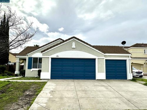 111 Steinbeck Ct, Pittsburg, CA, 94565-3670 | Card Image