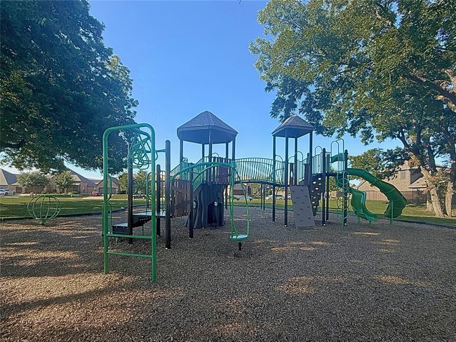 Directly across the street is the shade covered community park | Image 38