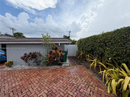 studio-6830 Sw 8th St, Pembroke Pines, FL, 33023-1173 | Card Image