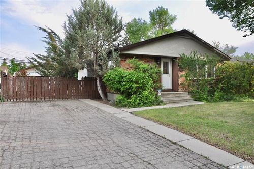 38 Leddy Crescent, Saskatoon, SK, S7H3Y8 | Card Image