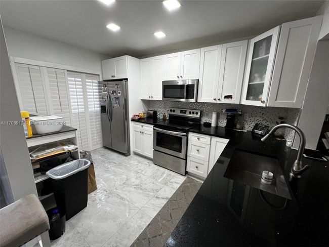 4389 Carambola Cir N, Condo with 2 bedrooms, 3 bathrooms and null parking in Coconut Creek FL | Image 5