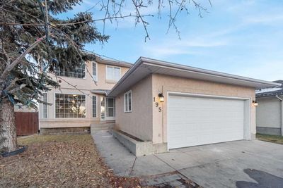 195 Applewood Way Se, House detached with 4 bedrooms, 3 bathrooms and 4 parking in Calgary AB | Image 1