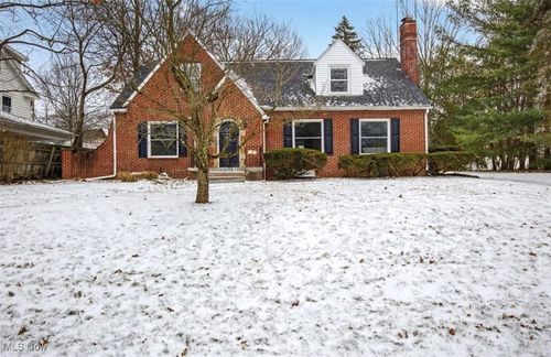 627 Greenwood Ave, Akron, OH, 44320-1864 | Card Image