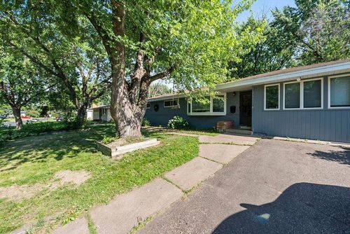 2813 Ohenry Rd, Brooklyn Center, MN, 55430-2041 | Card Image