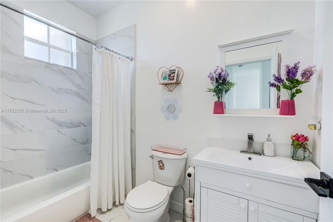 9369 Sw 221 St St, Townhouse with 2 bedrooms, 3 bathrooms and null parking in Cutler Bay FL | Image 22