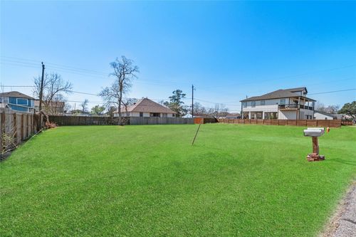 127 Dwire Dr, La Porte, TX, 77571-7027 | Card Image