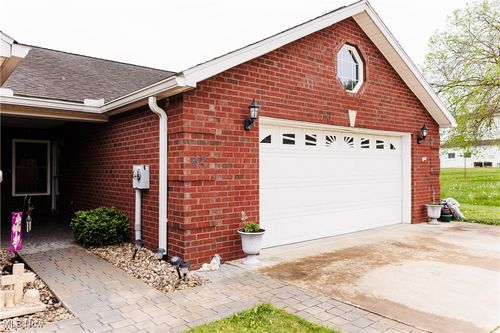 42 Turnberry Ln, Parkersburg, WV, 26101-7757 | Card Image