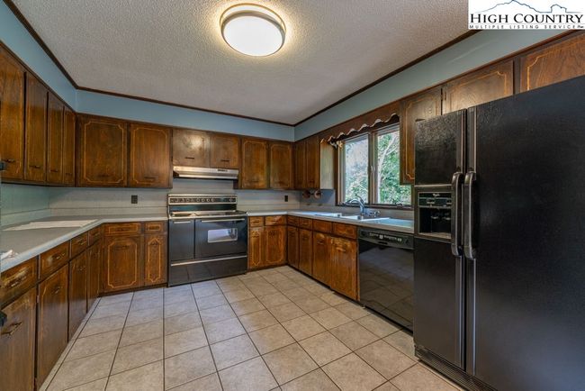 835 Ridge Rd, House other with 3 bedrooms, 3 bathrooms and null parking in Spruce Pine NC | Image 13