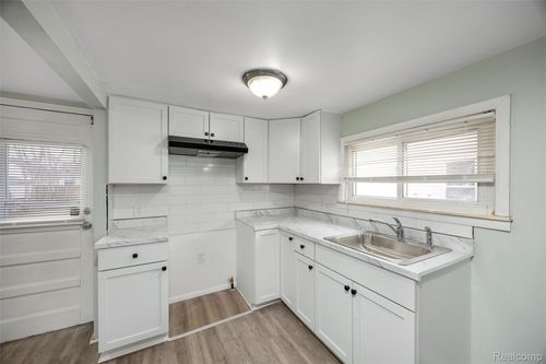 11377 Maxwell Ave, Warren, MI, 48089-2506 | Card Image