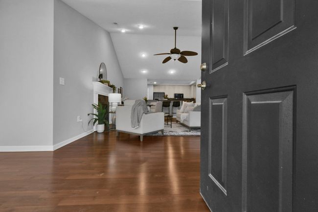 7963 Ravine Run Ln, Condo with 3 bedrooms, 3 bathrooms and null parking in Columbus OH | Image 4