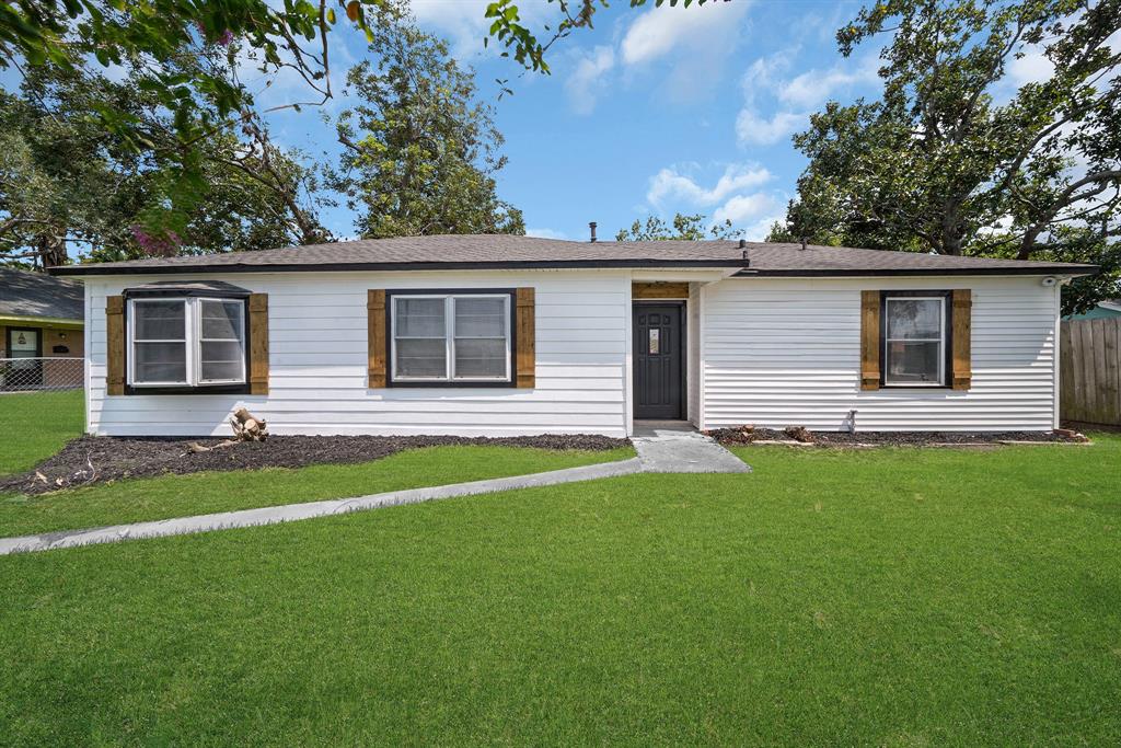 Dumble St, Alvin, TX 77511
