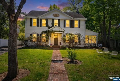 80 Glenwood Rd, Englewood, NJ, 07631-1911 | Card Image