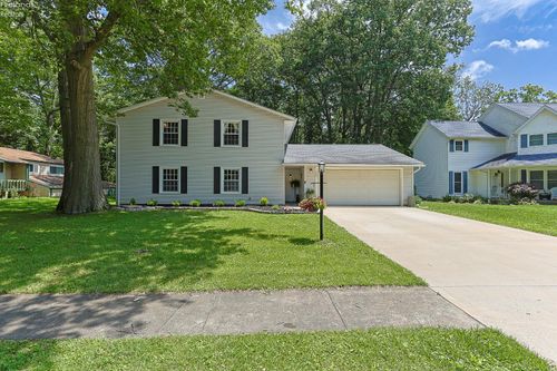 725 Regina Dr, Vermilion, OH, 44089-2572 | Card Image