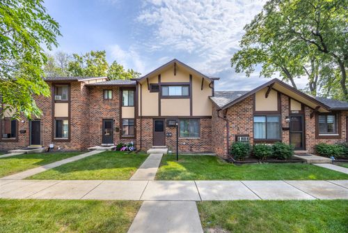 1S137 Eliot Ln, Villa Park, IL, 60181-3711 | Card Image