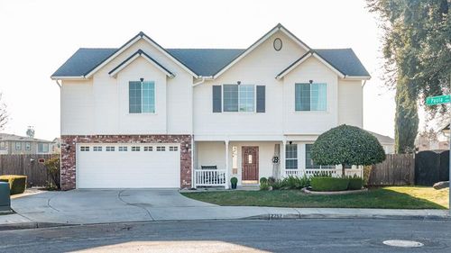 2757 E Jon Dr, Fresno, CA, 93720-5507 | Card Image