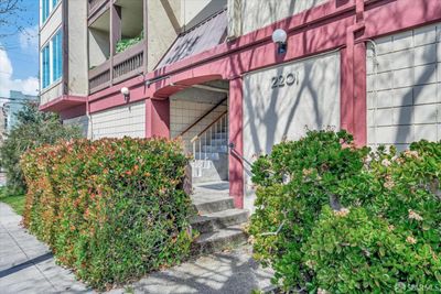 3 - 2201 Virginia Street, Condo with 1 bedrooms, 1 bathrooms and 1 parking in Berkeley CA | Image 2