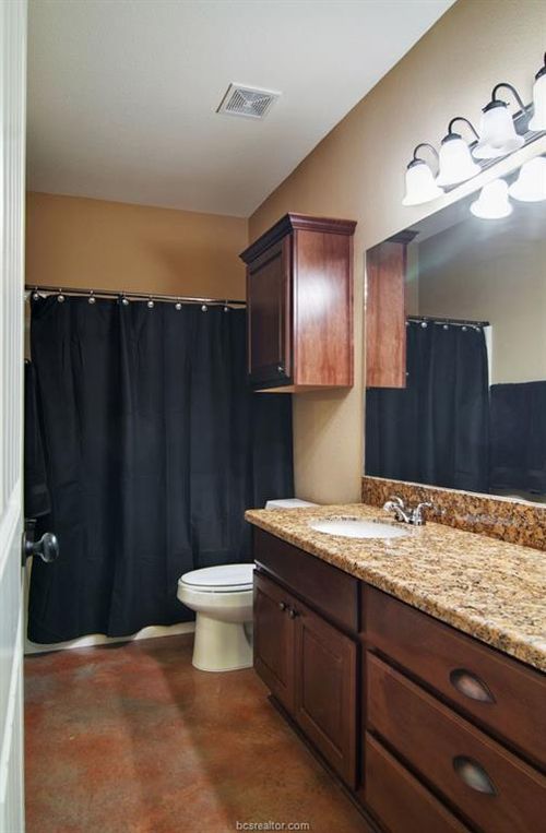 3324 Lieutenant Ave, College Station, TX, 77845-6174 | Card Image