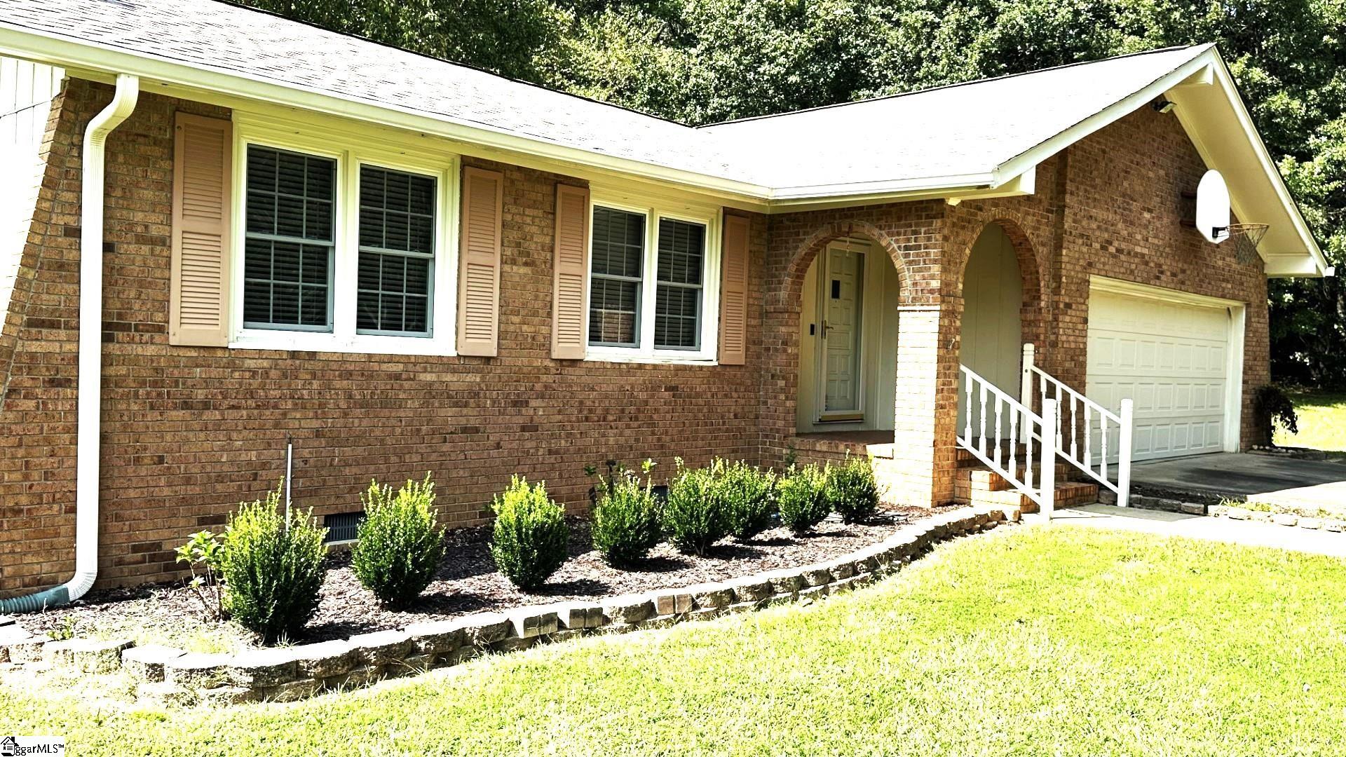 Woodview Dr, Taylors, SC 29687