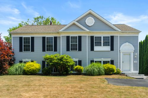 108 Noank Ledyard Rd, Mystic, CT, 06355-1525 | Card Image