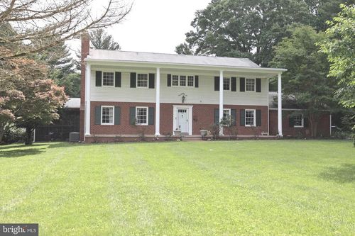 865 Seneca Rd, Great Falls, VA, 22066-1361 | Card Image