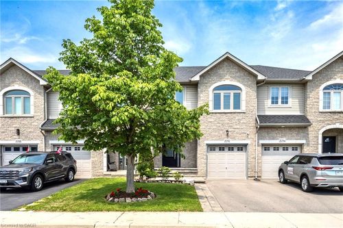 2092 English Cres, Burlington, ON, L7L7B3 | Card Image