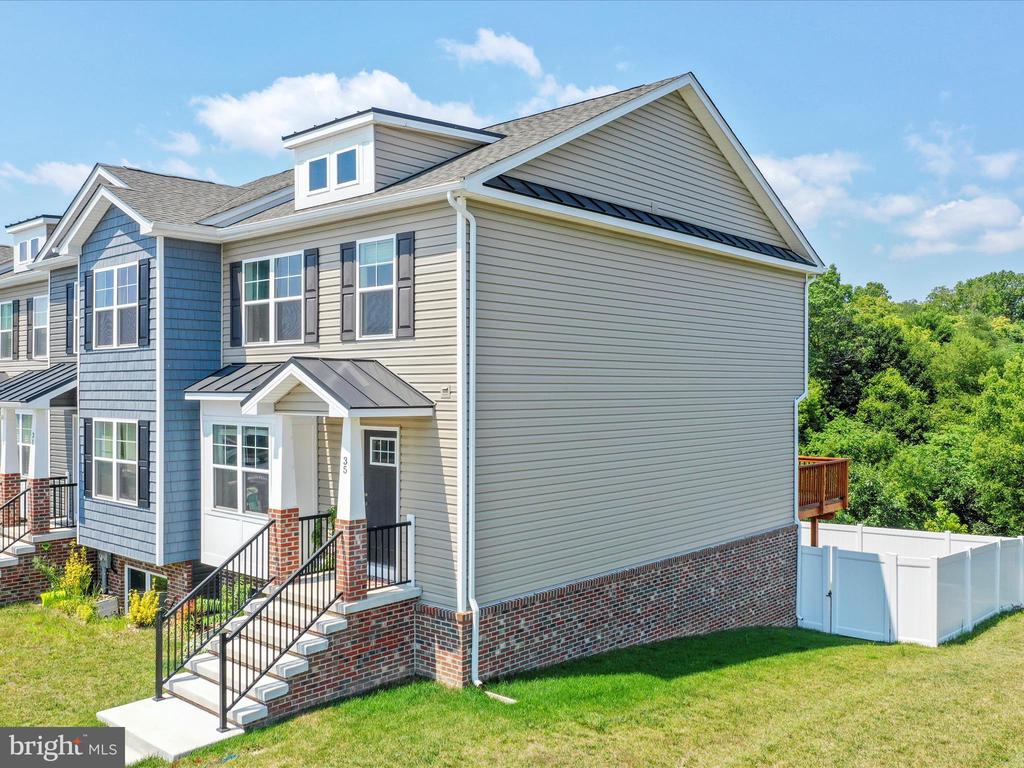 Moses Dr, Martinsburg, WV 25405