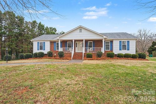 6905 Crandall Ct, Clemmons, NC, 27012-9056 | Card Image