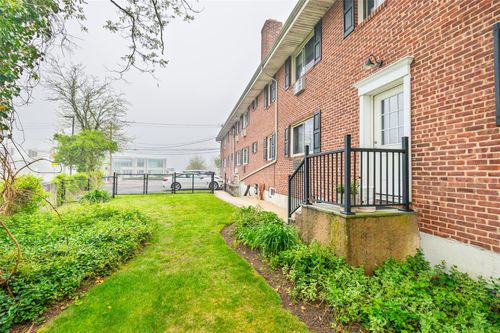 apt-f-200 Merrick Rd, Amityville, NY, 11701-3442 | Card Image