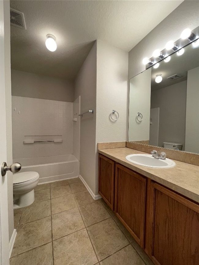 208 Spruce Dr, House other with 4 bedrooms, 2 bathrooms and 2 parking in Kyle TX | Image 10