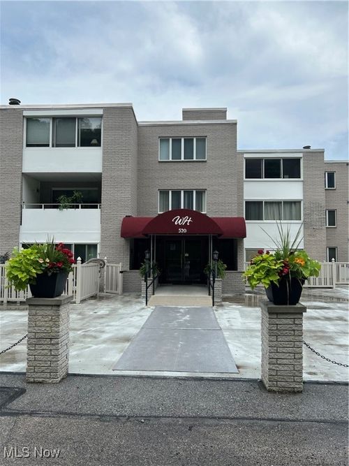 apt-302-520 Meredith Ln, Cuyahoga Falls, OH, 44223-2570 | Card Image