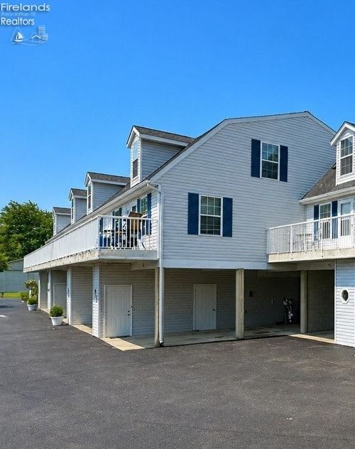95 N Schooner Point Dr, Port Clinton, OH, 43452-9111 | Card Image