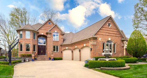 57177 Covington Dr, Washington Twp, MI, 48094-3160 | Card Image