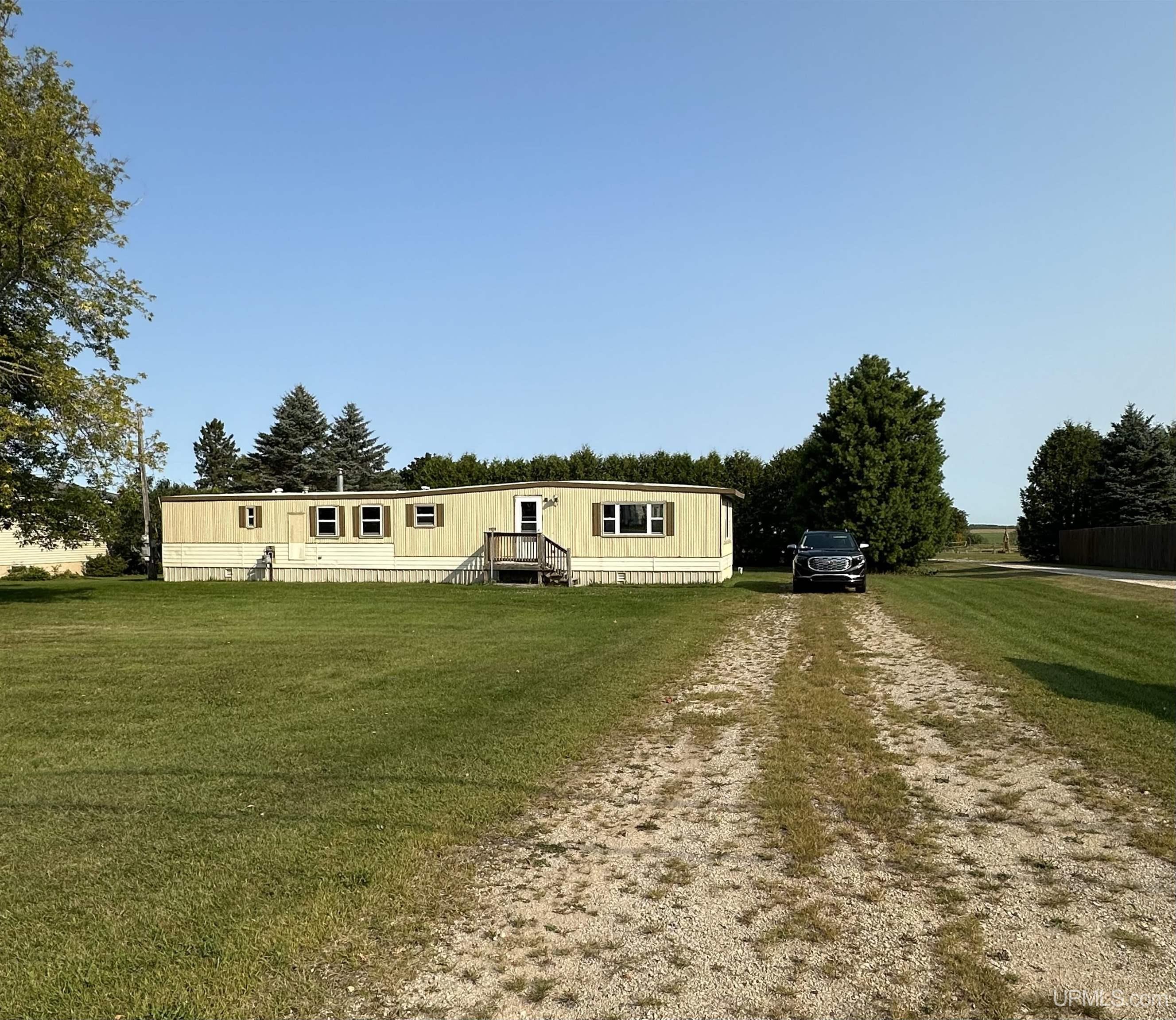 County 416 20th Rd, Gladstone, MI 49837