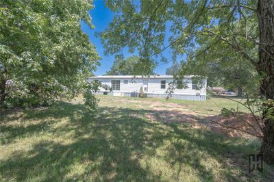 Large shade trees in the backyard | Image 2