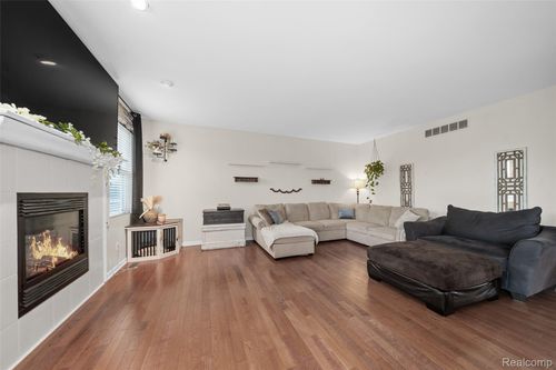 32358 Salt River Cir S, New Haven, MI, 48048-3319 | Card Image
