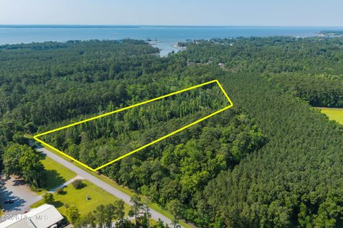 1 White Farm Rd, Oriental, NC, 28571-7200 | Card Image
